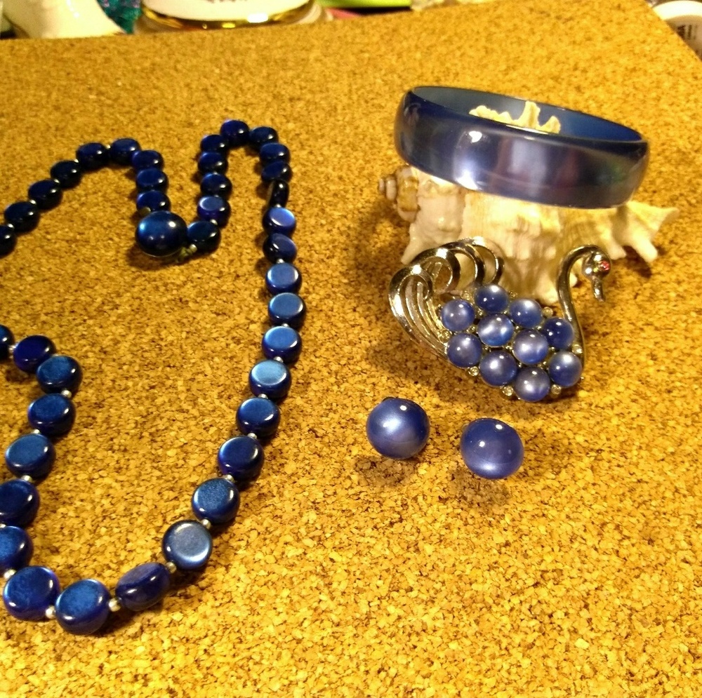 SOLD Vintage parure blue Moonglow Thermoset